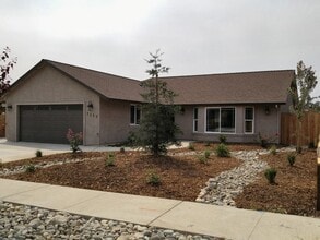 Building Photo - $500 MOVE IN SPECIAL OFF FIRST MONTHS RENT.