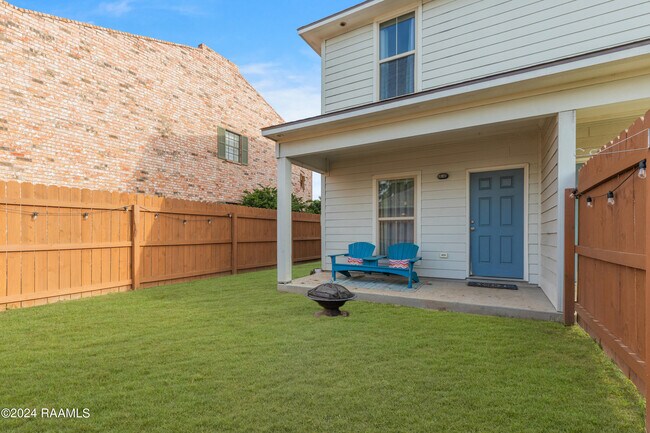 Building Photo - 416 Row 3