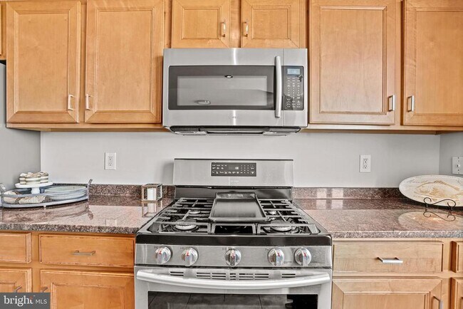 Building Photo - 1220 N Fillmore St