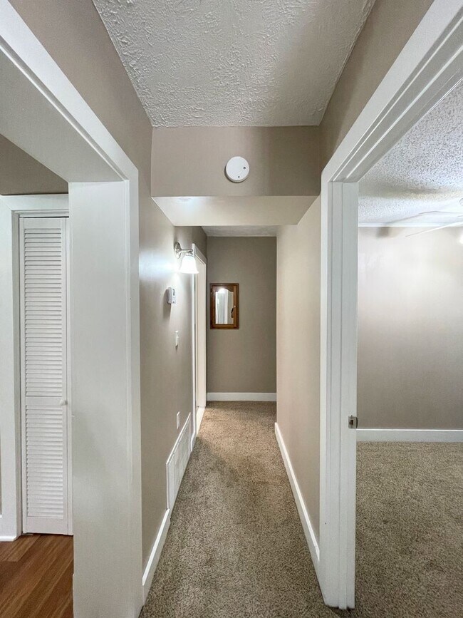 Building Photo - Cute 3 Bed 1 Bath McPherson Home in Good Neighborhood