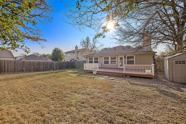 Building Photo - 2003 Dayflower Trce