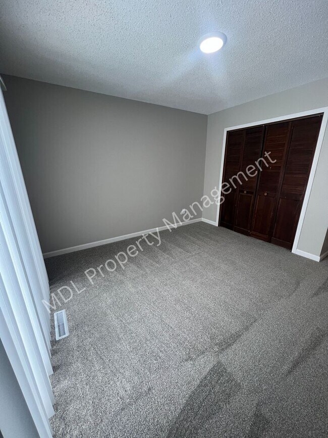 Building Photo - Thomas White Apartments*