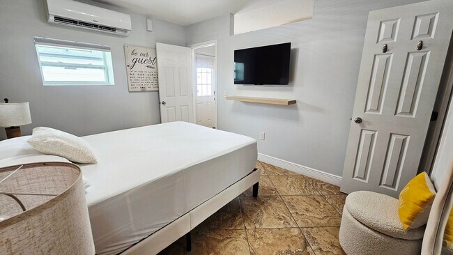 Building Photo - 368 Buenaventura Blvd
