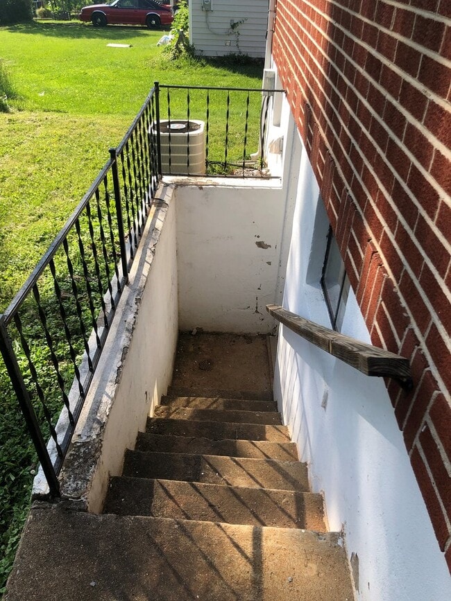 Building Photo - Brick Ranch with fresh paint! Carport! Located right at Fort Ave and Wards Rd