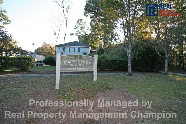 Building Photo - 3 BD/2 BA Upper Unit Condo in Hawthorne Park with Move In Special