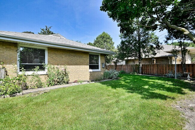 Building Photo - 4915 Jerome St