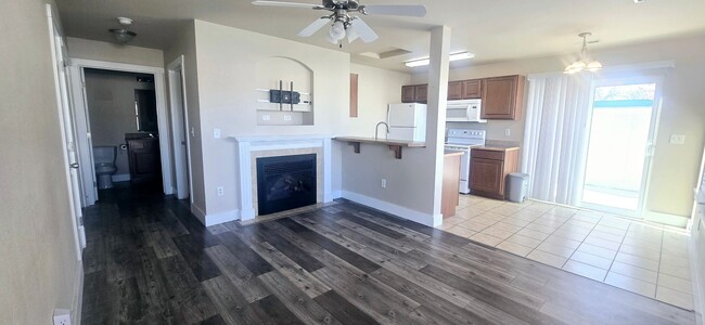 Building Photo - Nice 2 bedroom, 2 bath condo in a fabulous...