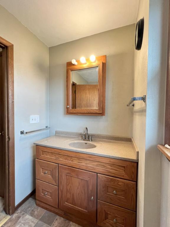 Building Photo - 1602 Meadow Ln