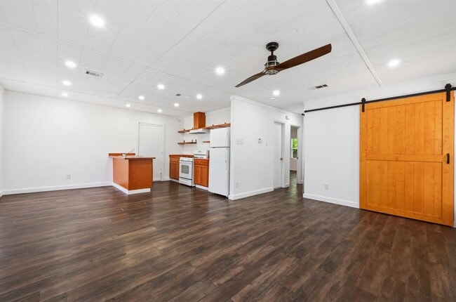 Building Photo - 5104 Spruce Cove