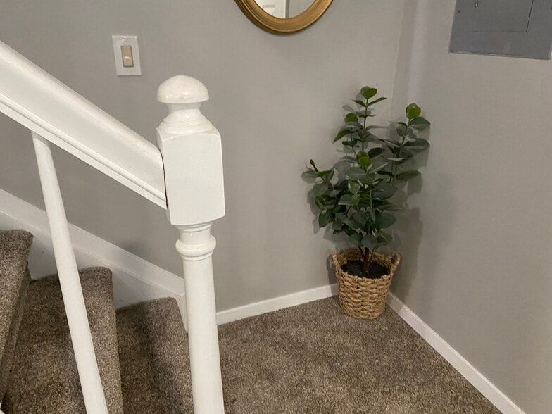 Building Photo - 5743 Wells Cir