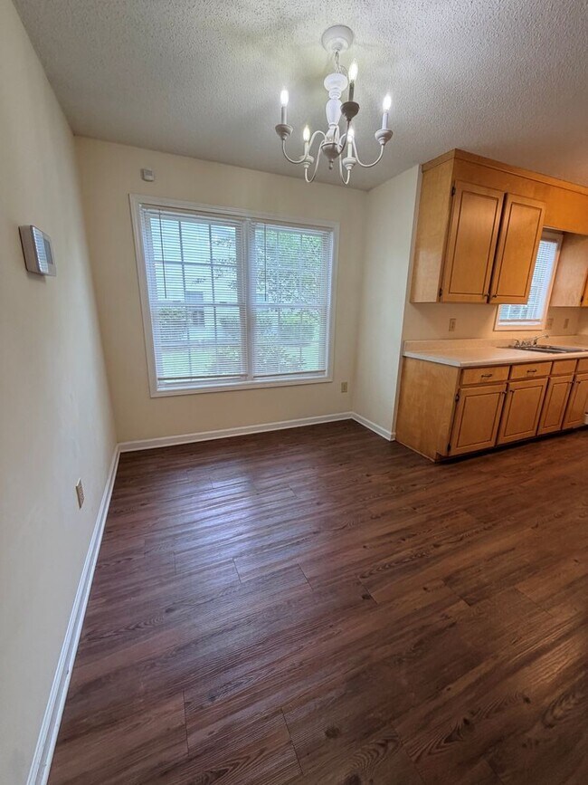Building Photo - 104 Brazington Ct