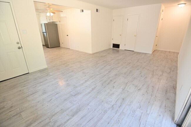 Building Photo - 1295 Flora Ave