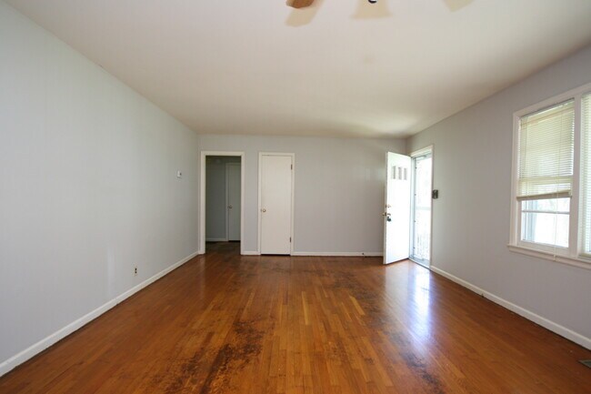 Building Photo - 2803 Mallory Ave NW