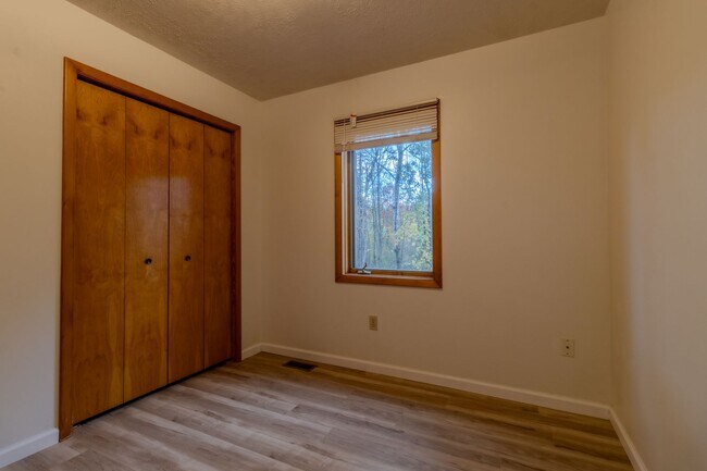 Building Photo - Bright, Beautiful, and Effortlessly Move-In Ready