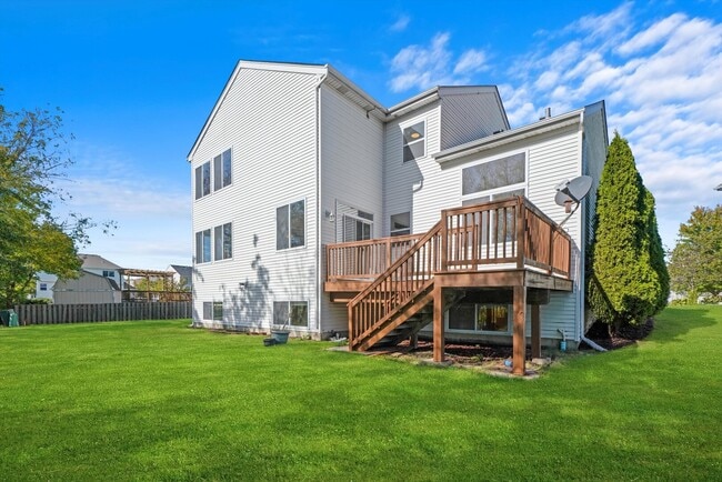 Building Photo - 3251 Thunderbird Ct E