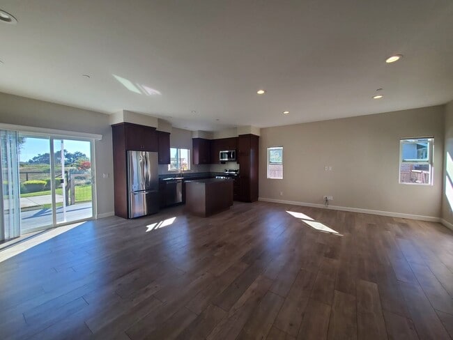 Building Photo - Nature Lover's Newer 1 bedroom single fami...