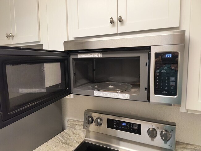 Building Photo - WONDERFUL 2 Bedroom 1.5 Bathroom condo