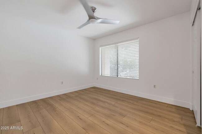 Building Photo - 9990 N Scottsdale Rd