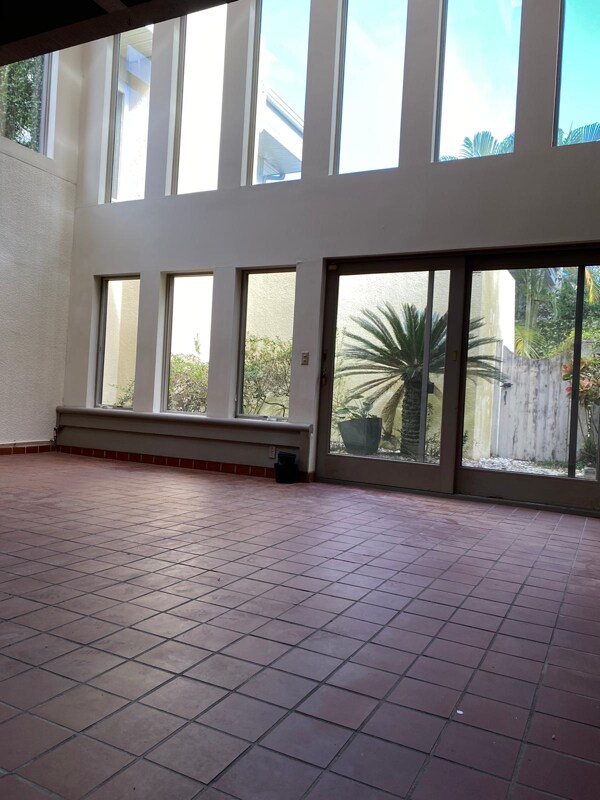 Building Photo - 258 Balfour Dr