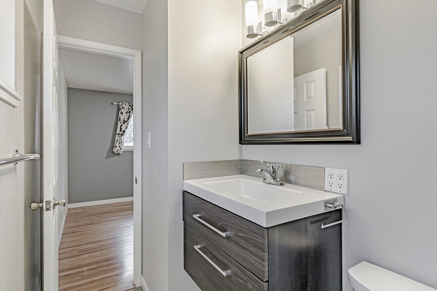 Building Photo - 1108 Alice St