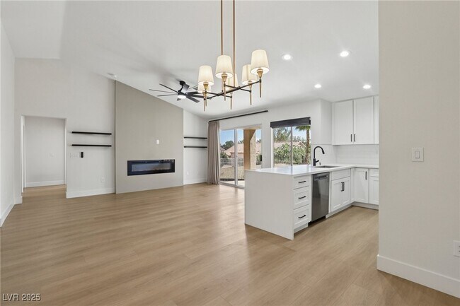 Building Photo - 2548 Tumble Brook Dr