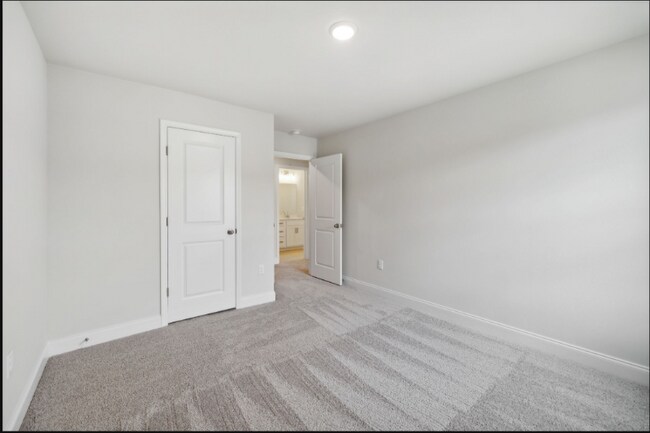 Building Photo - 6698 Hanworth Trce