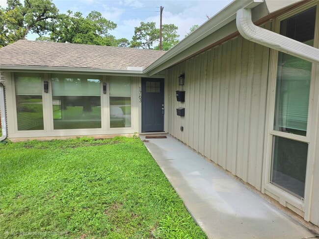 Building Photo - 1763 Maux Dr