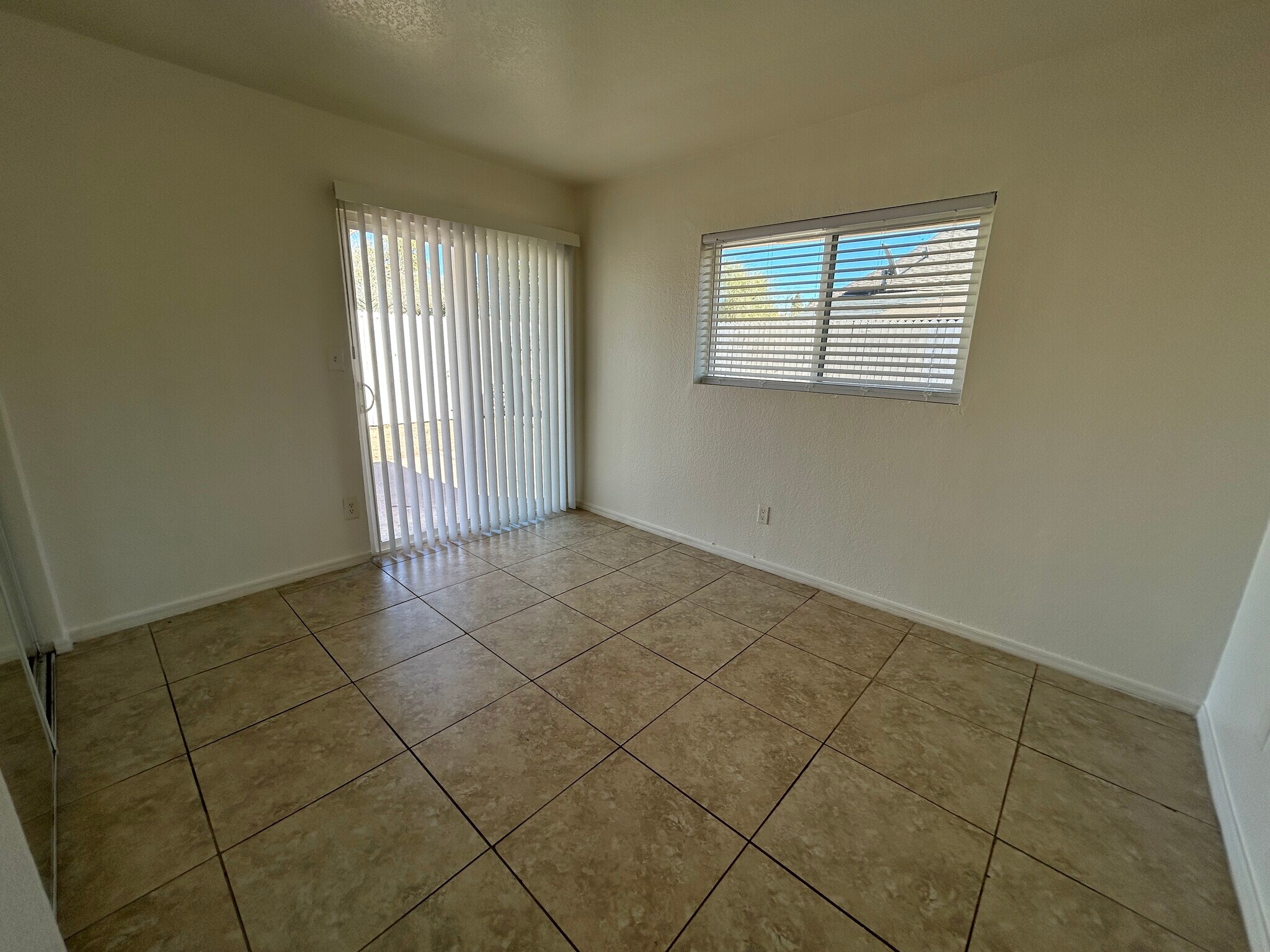 Building Photo - 3024 E Waltann Ln