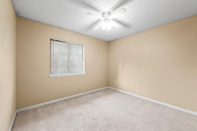 Building Photo - 208 Bartonwood Ct