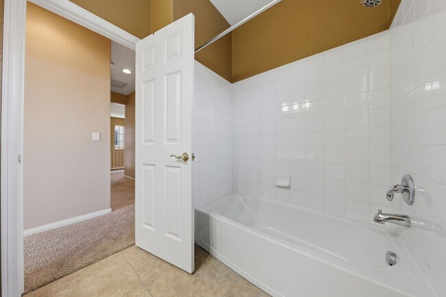 Building Photo - Spacious Summerlin Gem with Loft and Balcony Suite
