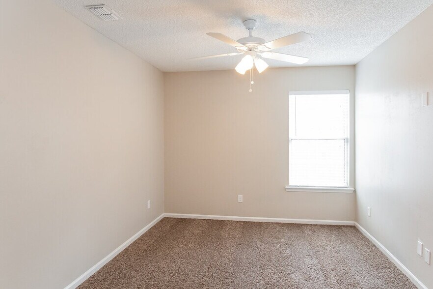 Building Photo - 607 Cozybrook Ln