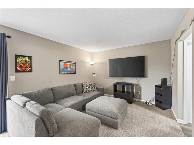 Building Photo - 459 Mailand Ct