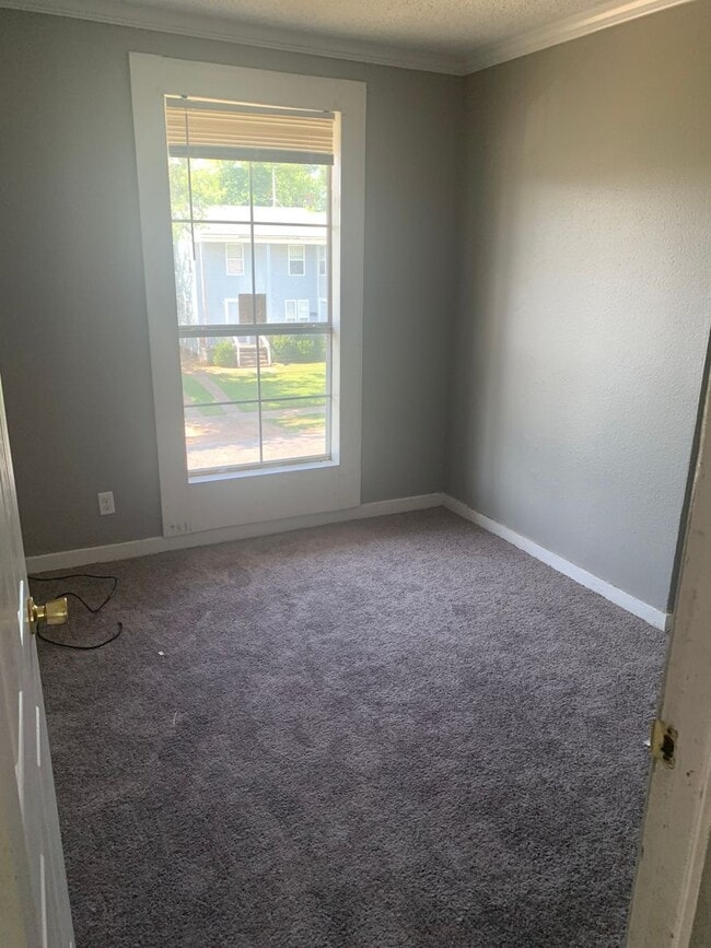 Building Photo - Bossier 2 bed 1 Bath Town home - Housing v...