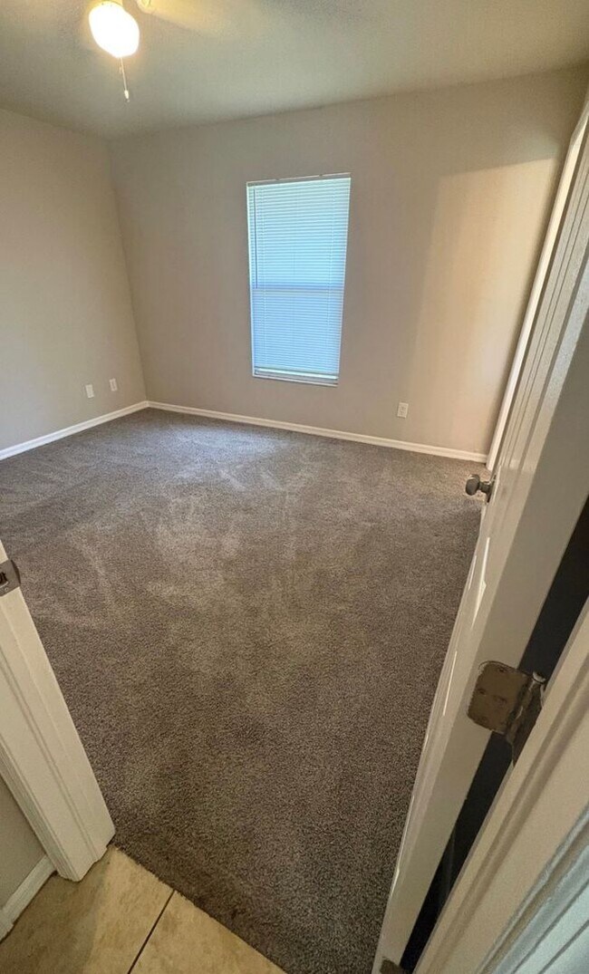 Building Photo - Charming 3-Bedroom, 2-Bath Single-Family Home Available Now!