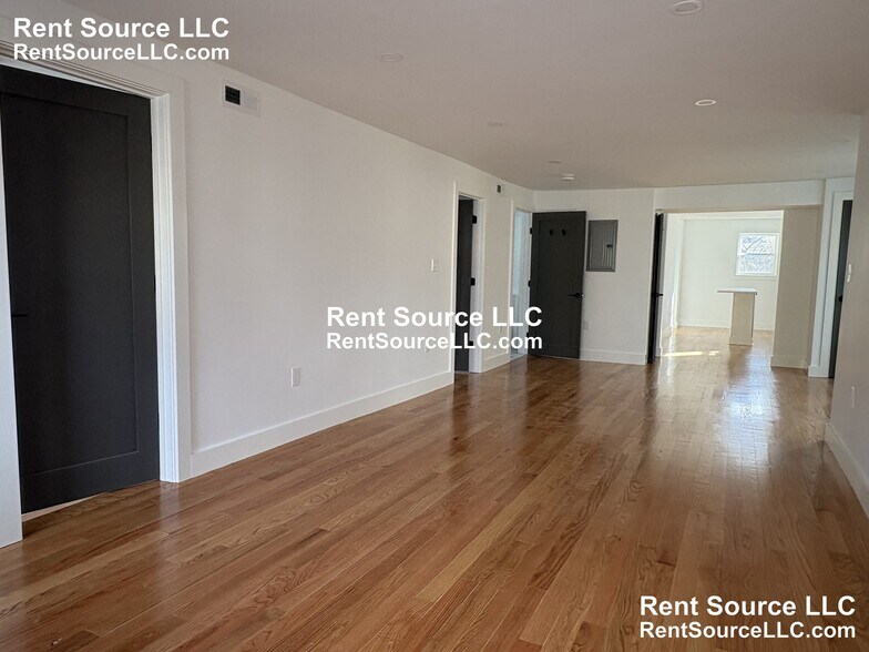 Building Photo - 52 Cotting St