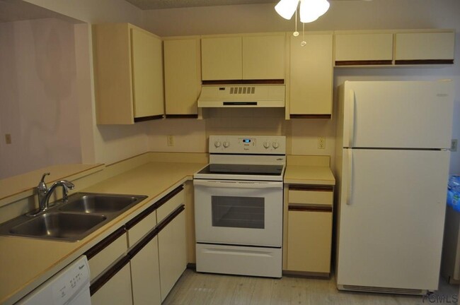 Building Photo - 38 Kings Colony Ct