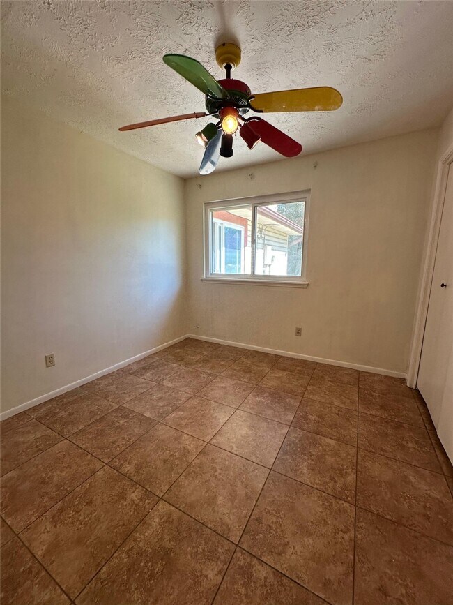 Building Photo - 6603 Readsland Ln