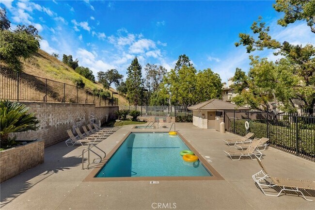 Building Photo - 26120 Alizia Canyon Dr