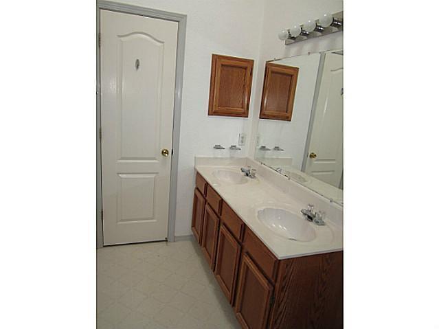 Building Photo - 1468 Plaza Verde Dr