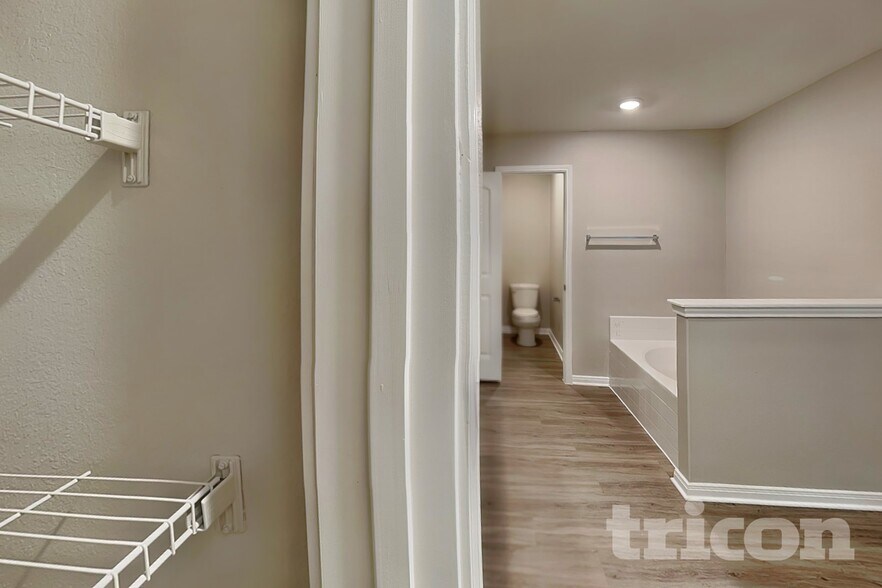 Building Photo - 10918 Chatham Ct