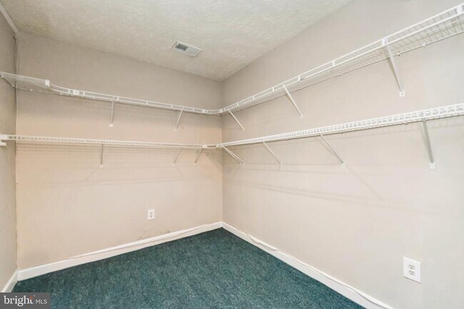 Building Photo - 12220 Tildenwood Dr