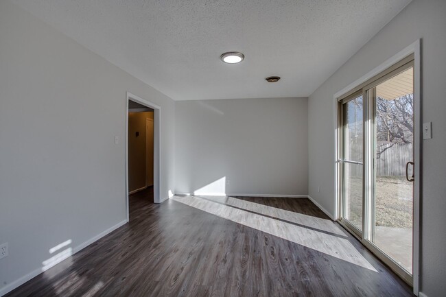 Building Photo - 3/2/1 in Established Area!