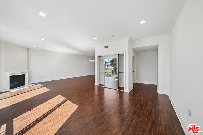 Building Photo - 1050 S Holt Ave