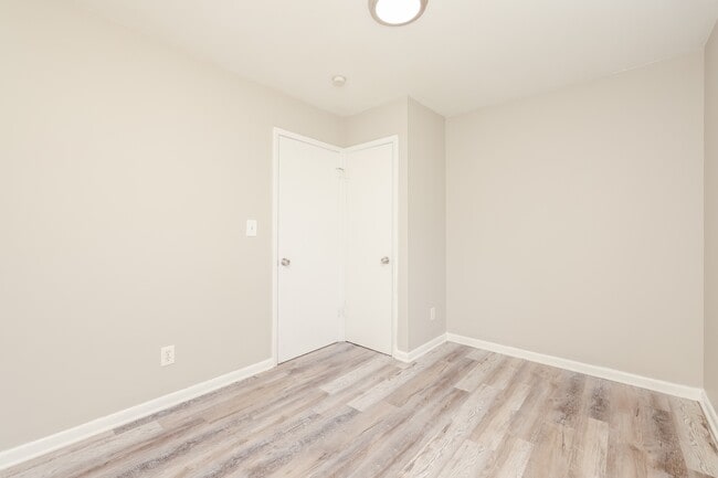 Building Photo - 5301 Woodbine Ave