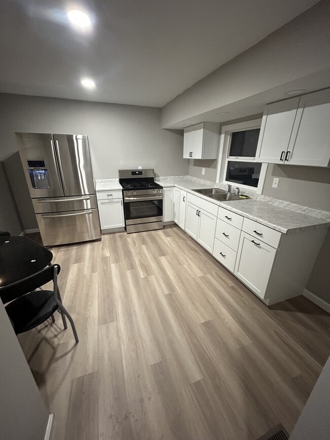 Building Photo - 207 Hamilton St