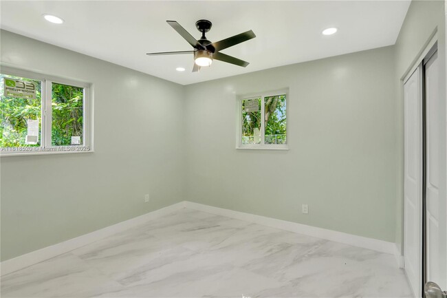 Building Photo - 10370 SW 174th Terrace