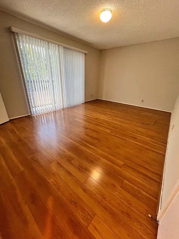 Building Photo - 636 E Verdugo Ave