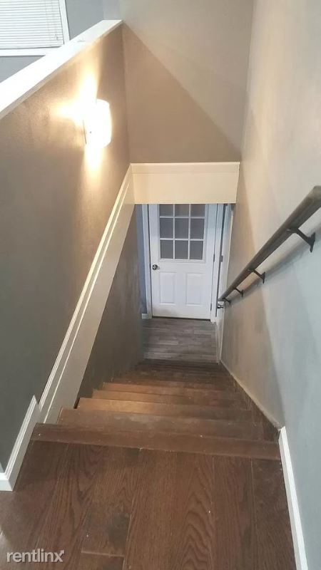 Building Photo - 2 br, 1 bath Townhome - 13 1/2 Morningside Dr