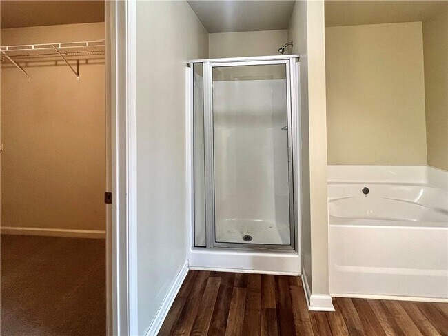 Building Photo - 348 Turtle Creek Dr