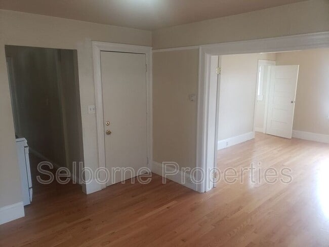 Building Photo - 546 Merrimac St
